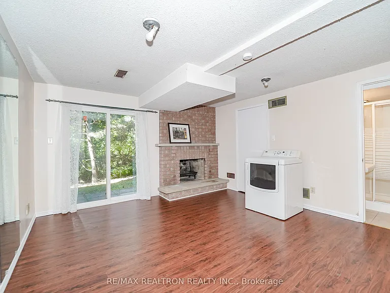 25 Cardwell Ave #24 — Photo 34