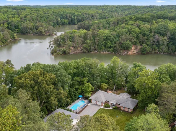 35 Overlook Ln, Burgess, VA 22432