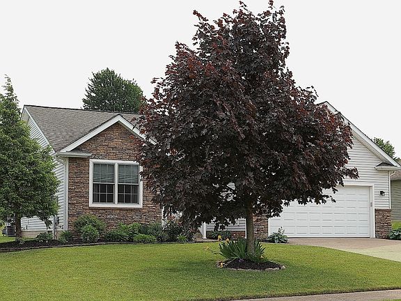 3rd image of 114 Pine Tree Ln