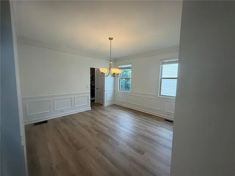 325 Cranbrooke Cir — Photo 5