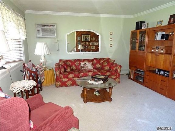 5th image of 215 Greenwich Ave