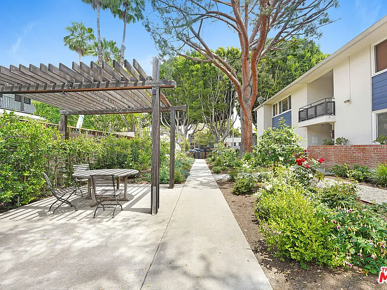 1219 N Crescent Heights Blvd #C — Photo 13