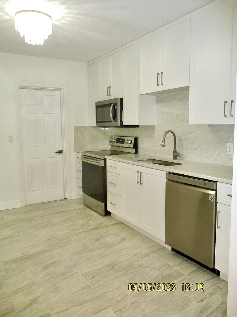 Building Photo - 921 Daytona Ave