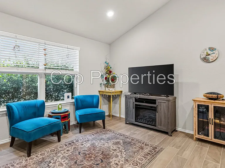 2425 Ayers Dr — Photo 7
