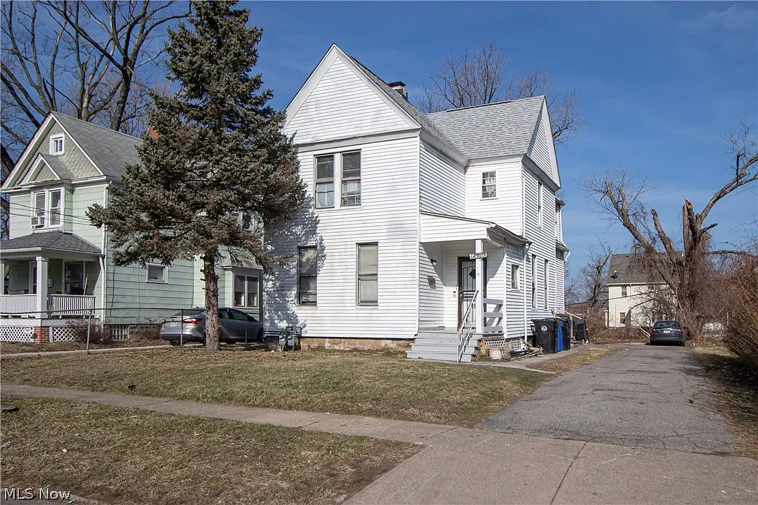 14405 Jenne Ave photo 1
