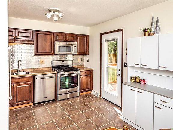 4th image of 336 Pheasant Dr