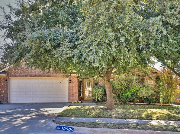10509 Stonehill Dr, Benbrook, TX 76126