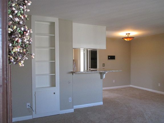2nd image of 4521 Hawley Blvd Unit 4