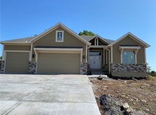 2605 NE Amanda Ln, Blue Springs, MO 64029