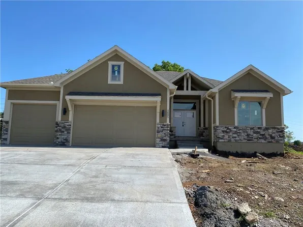 2605 NE Amanda Ln, Blue Springs, MO 64029