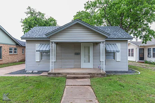 890 Ross Ave Photo 1