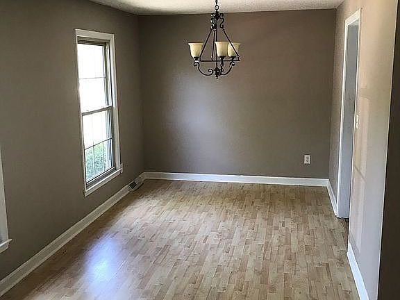 3rd image of 589 Hickory Ln