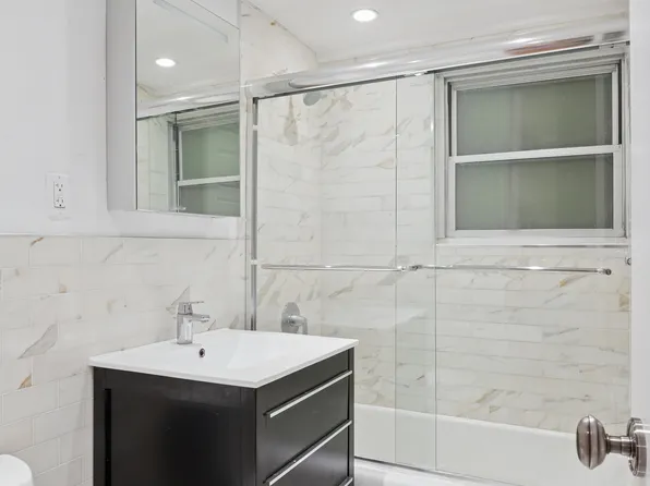 333 East 46th Street image 5 of 6