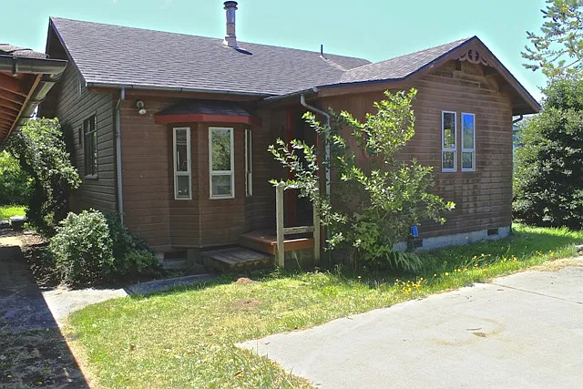 1180 4th St NE photo 1