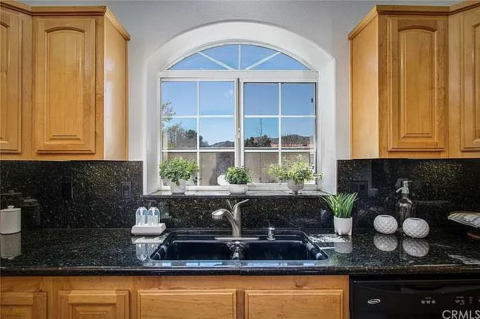 4 bed, 2603 sqft, $2,950 — Photo 3