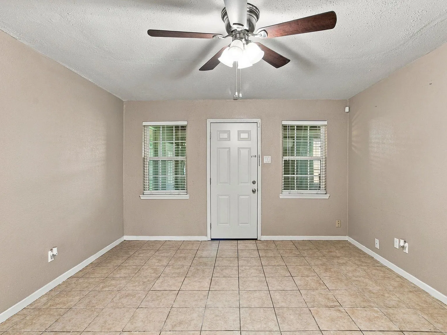 4 bed, 3.0 bath, 1344 sqft, $1,850 — Photo 4