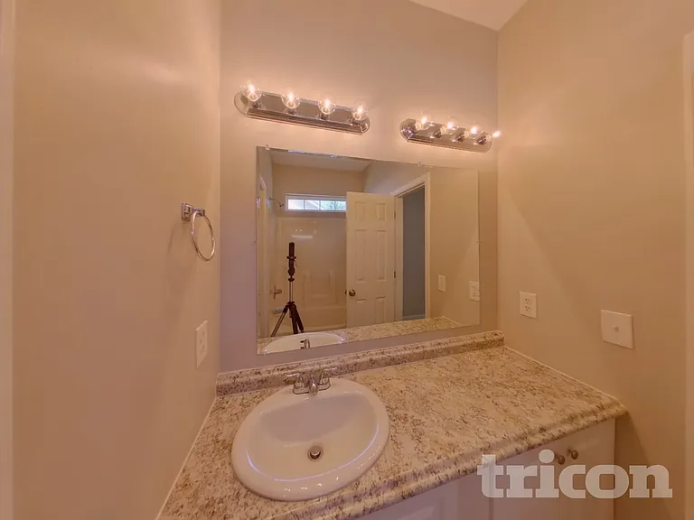207 Lockleven Dr — Photo 10