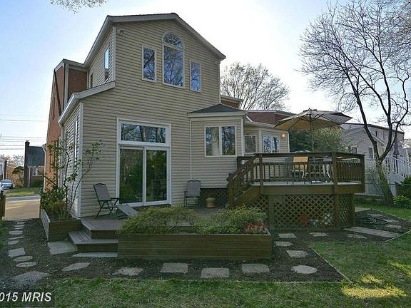 2nd image of 1727 Crestwood Dr