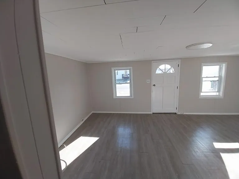 18 Magnolia Ave — Photo 3