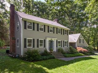 16 Wolf Tree Dr, Woodbridge, CT 06525