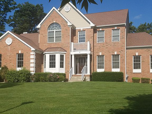 2nd image of 8 Blue Heron Dr