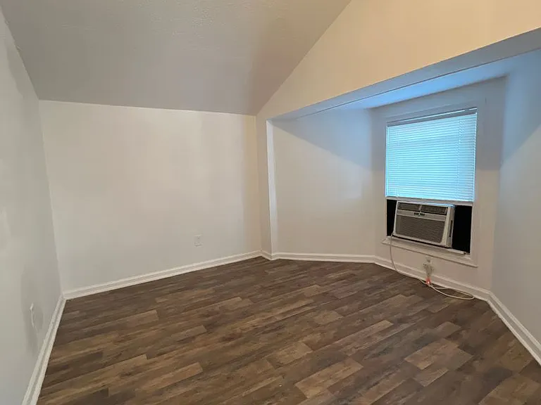 142.5 N Russell St — Photo 6
