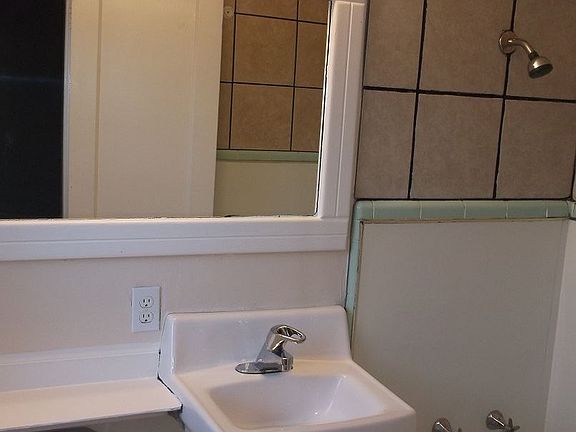 4th image of 2827 O St APT 02