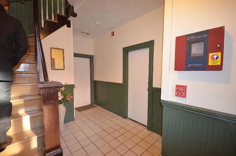 3 bed, 1.5 bath, 900 sqft, $2,850 — Photo 3