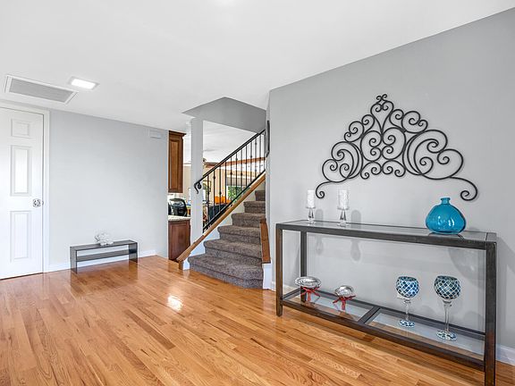 4th image of 298 Larch Crest Ct