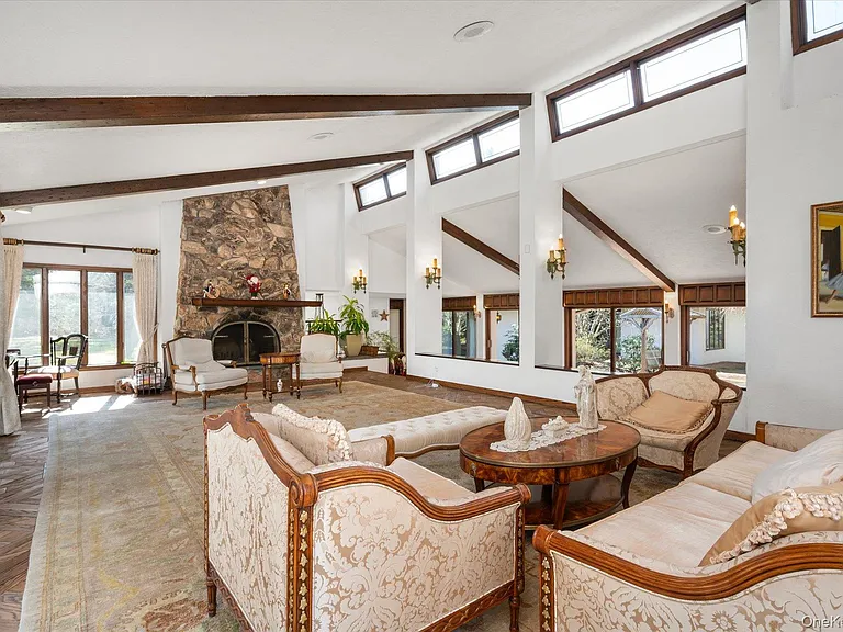 8 Plaka Ct — Photo 9