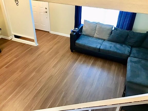 4th image of 4203 Young St #100
