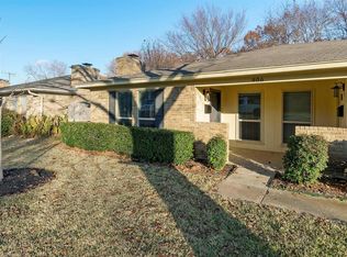 906 Meadowbrook Dr, Grapevine, TX 76051