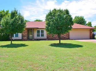 501 Country Dr, Tuttle, OK 73089