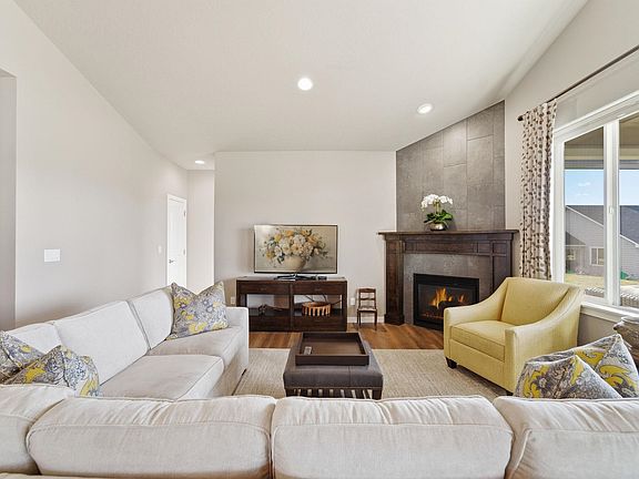 4th image of 2655 N Rydal Ln