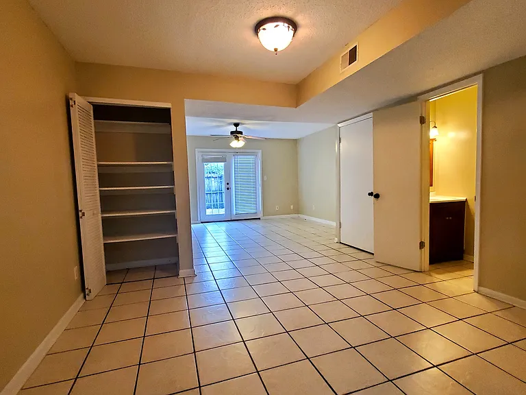 6527 Old Shell Rd #18 — Photo 6