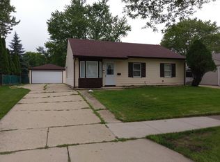160 W Kennedy Dr, Streamwood, IL 60107