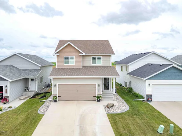 1158 Highland Ln W, West Fargo, ND 58078