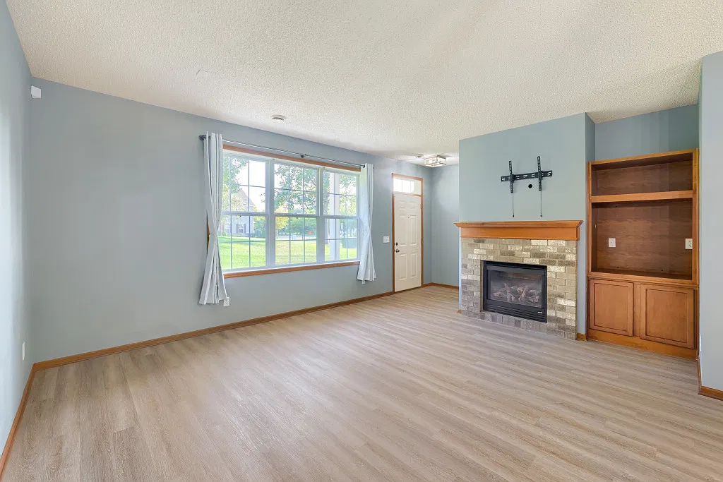 3 bed, 2.5 bath, 1776 sqft, $2,350 — Photo 3
