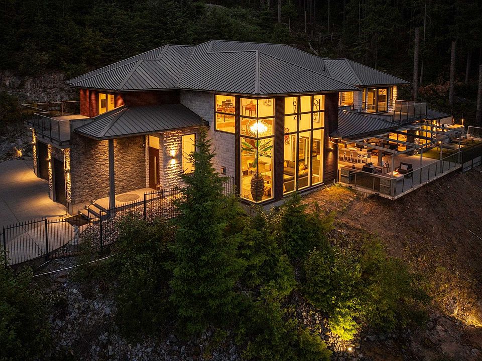 1st image of 1083 Uplands Dr