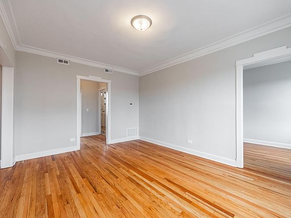 4th image of 2640 N Milwaukee Ave #3