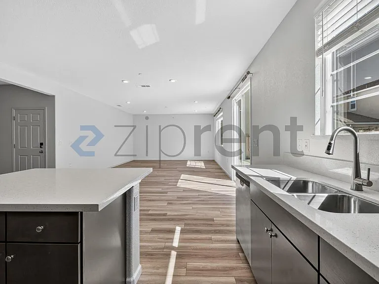 580 Rosedale Way — Photo 14