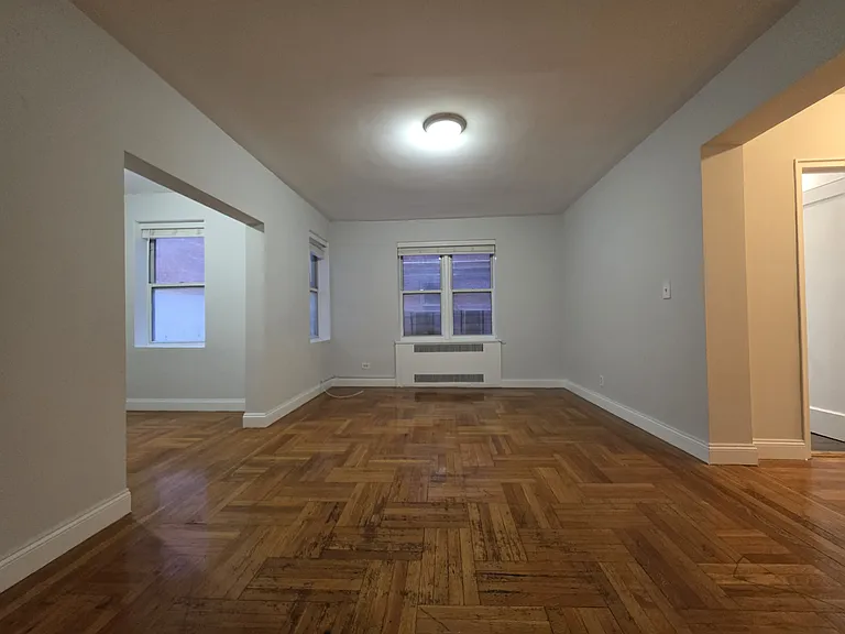 140 Vancortlandt Ave #2L — Photo 2