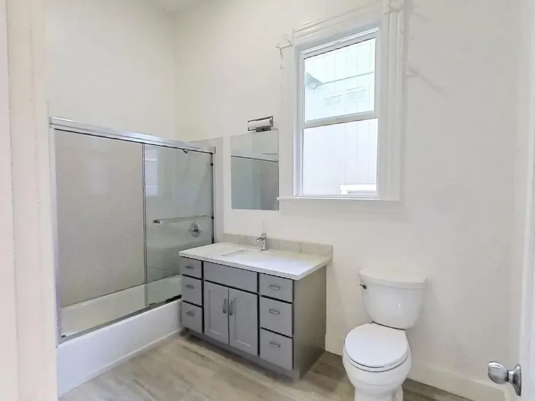 610 Oak St — Photo 16