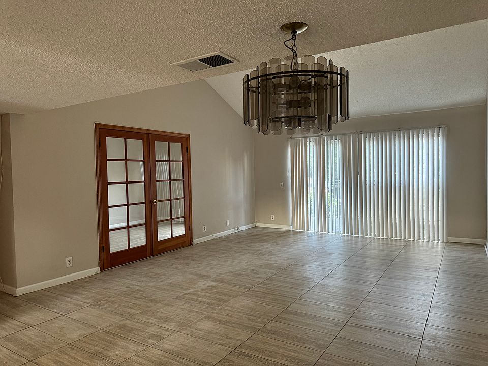LIVING RM (KTCHN VIEW)