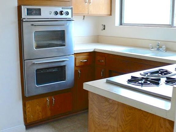5th image of 10937 Bloomfield St APT 7