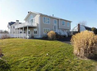2 Davisville Ln, Narragansett, RI 02882