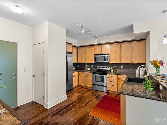 3rd image of 1501 Tacoma Ave S #401