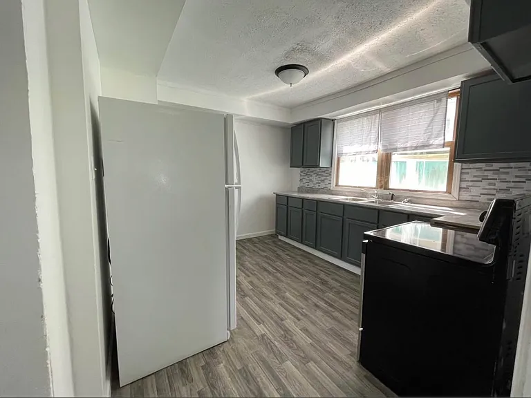 420 Haney Ave — Photo 6