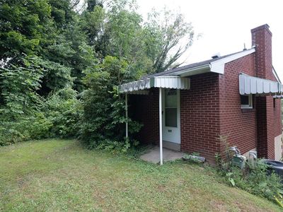 1011 37th Street Ext, Beaver Falls, PA, 15010