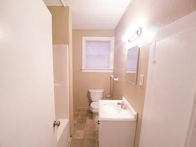 203 Beatrice St — Photo 11